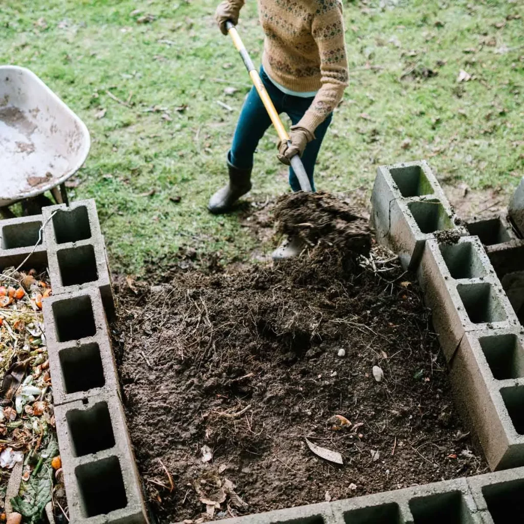 How to Neutralize Cat Feces in Soil